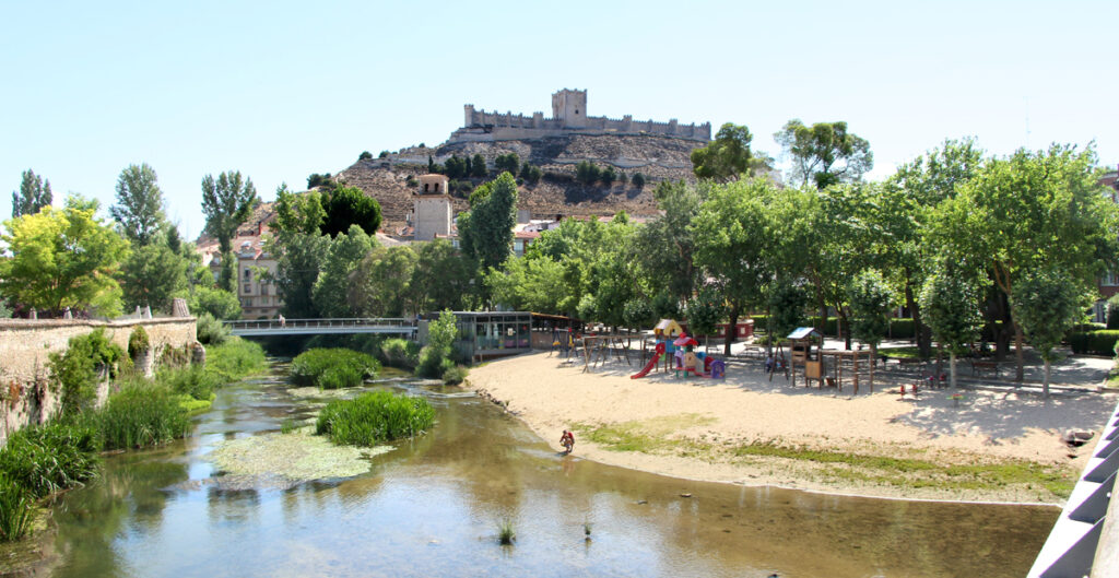 Nuestro gran Duero, el río vertebrador de la comarca ribereña, tiene mucho poderío. Pero, a pesar de su vigorosa personalidad, a lo largo d